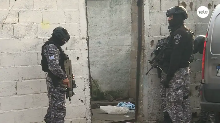 Tras el triple homicidio en el Cerro, Policía allanó bocas de venta de droga vinculadas a los Ricarditos y detuvo a cuatro personas