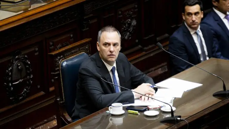 'Ahorramos en negro como todos los argentinos': Adorni admitió que ocultó ingresos por al menos USD 500.000 en sus declaraciones juradas