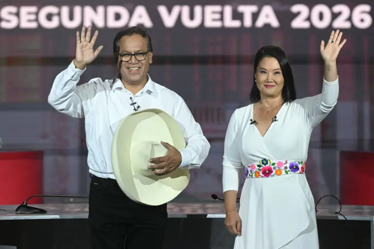 Perú: Sánchez pidió la anulación de los votos emitidos en el extranjero en la ajustada segunda vuelta presidencial con Fujimori