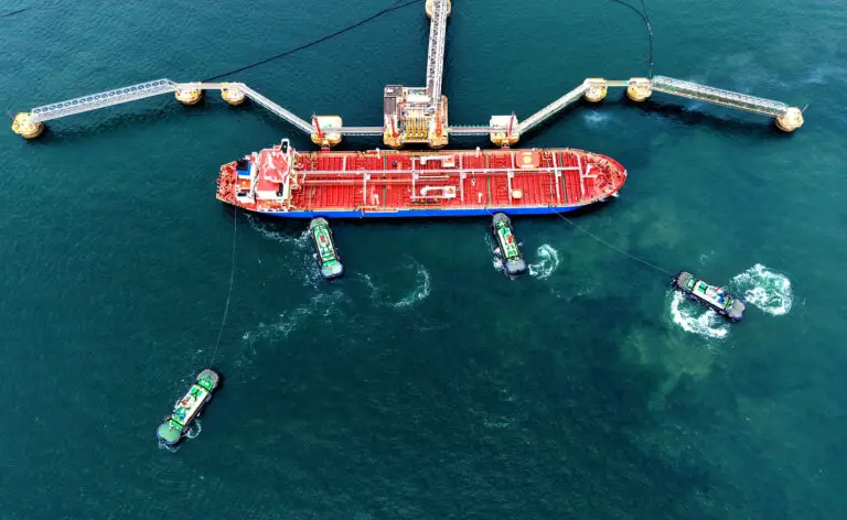 Los precios del petróleo registran una fuerte caída tras el anuncio de acuerdo de paz entre Washington y Teherán