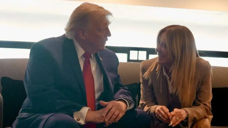 Trump dijo que Giorgia Meloni le había 'suplicado' sacarse una foto con él y ella lo negó: 'No entiendo por qué se comporta así'