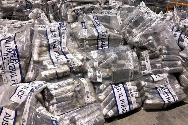 Australia decomisó 2,7 toneladas de cocaína ocultas en empaques plásticos; es la mayor incautación en la historia del país