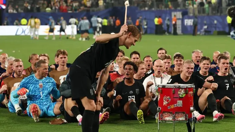 Video: jugadores e hinchas noruegos hicieron el clásico festejo vikingo tras la clasificación a 16vos. de final del Mundial