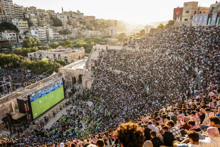 Estampida en teatro romano de Amán donde miles se juntaron a ver Jordania-Argelia terminó con un fallecido y casi una decena de heridos