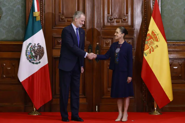 El partido Uruguay-España sirve de excusa para sellar la reconciliación diplomática entre la presidenta de México y el rey Felipe VI