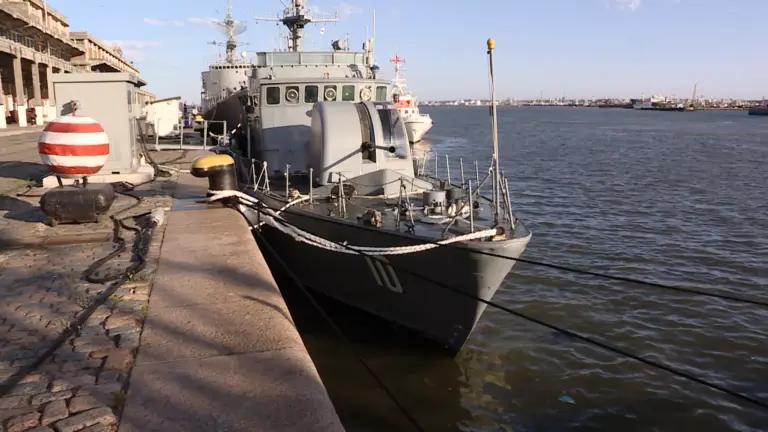 Pesquero uruguayo halló un cuerpo flotando a 45 kilómetros de la costa de Montevideo; investigan si es un pescador argentino desaparecido
