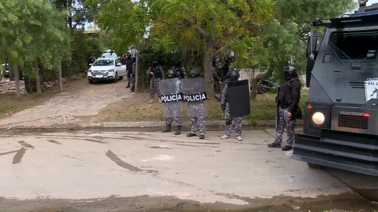 Fiscalía de Homicidios ordenó el 'desarme' de los policías que participaron del allanamiento que terminó con un adolescente muerto en el Borro