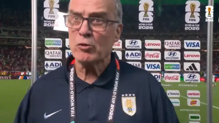¿Por qué se enojó Bielsa en la entrevista luego del partido de España? Esto contó la periodista que estaba ahí