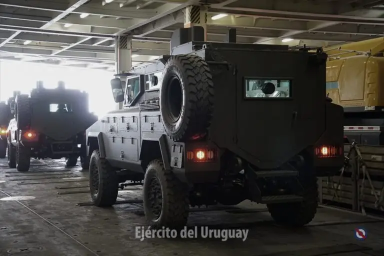Desde 'no tiene estrategia' a 'lo veníamos reclamando': reacciones cruzadas en la oposición por el uso de vehículos militares para patrullaje