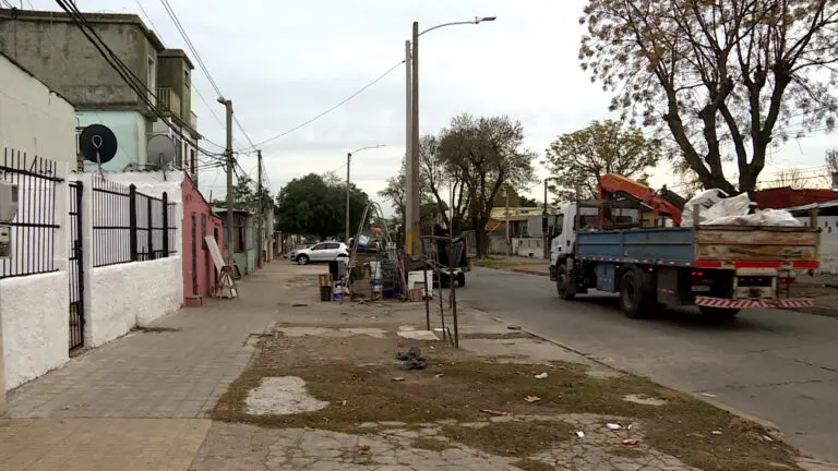 Una joven de 23 años fue atacada a disparos desde una moto en Villa Española; en el mismo punto mataron a un hombre la semana pasada
