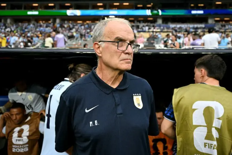 A la espera de Cabo Verde: los tres cambios que probó Bielsa en Uruguay durante el entrenamiento de este viernes