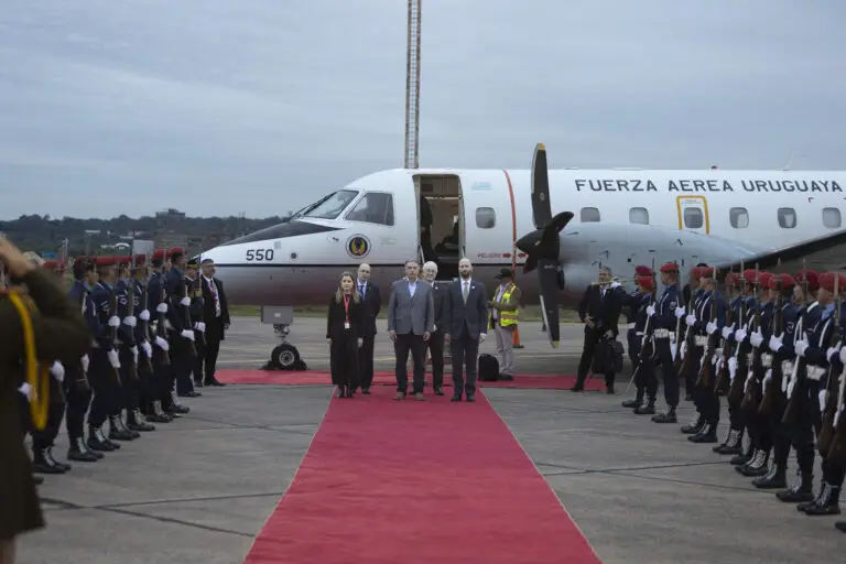 El presidente Orsi ya está en Paraguay para participar de la cumbre del Mercosur; Uruguay asume la presidencia pro tempore del bloque