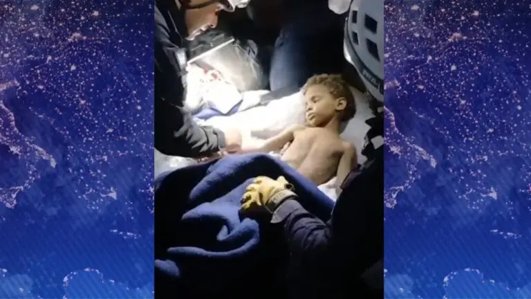 Video: un niño de 3 años fue rescatado con vida entre los escombros en Caracas seis días después de los terremotos