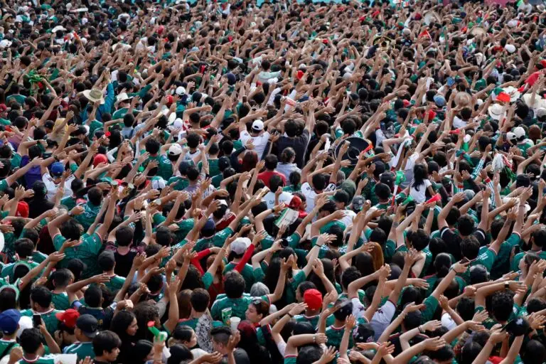 Al menos dos personas murieron por asfixia en masivas celebraciones en Ciudad de México por clasificación a octavos en el Mundial