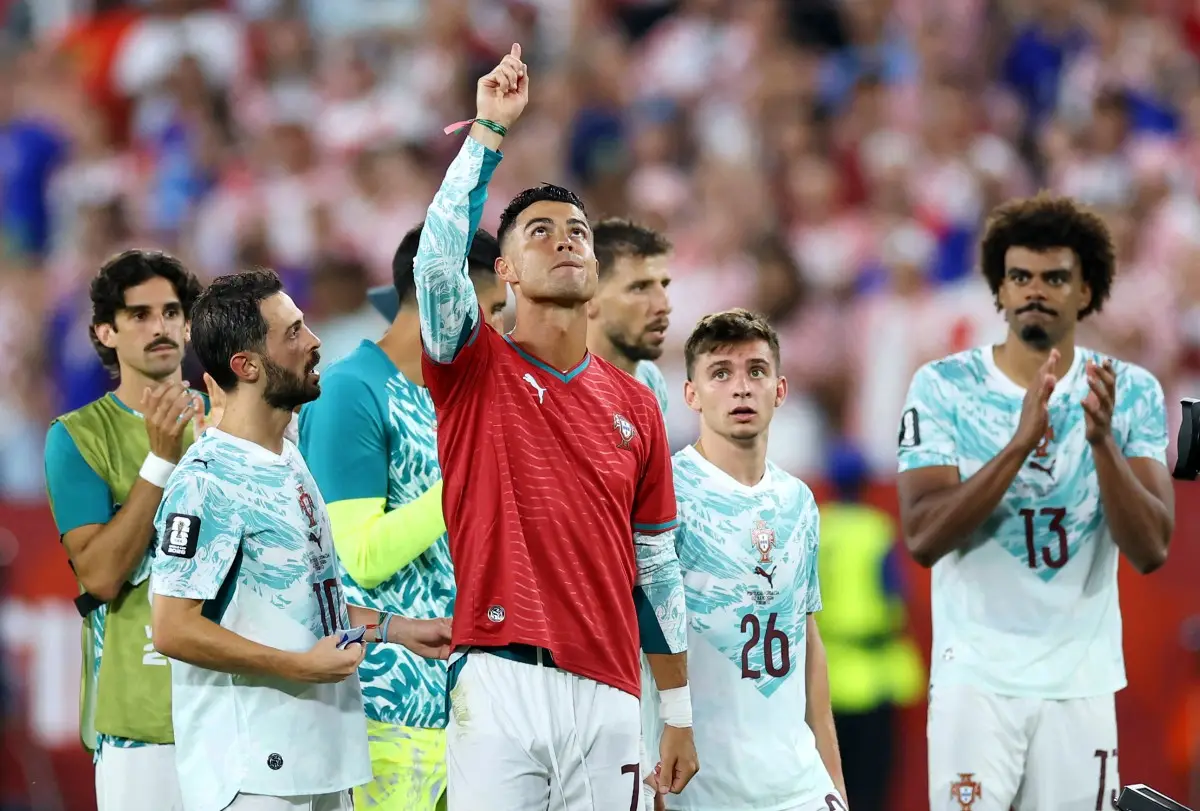 El emotivo mensaje de Cristiano Ronaldo a un niño venezolano que perdió a su familia en los terremotos: "Quiero invitarte a ver un partido"
