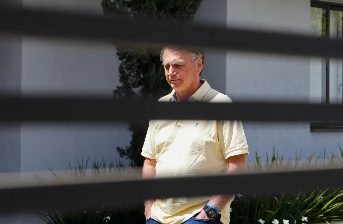 Allanaron la casa en la que Bolsonaro cumple prisión domiciliaria: orden judicial mandató buscar armas, pero no encontraron nada