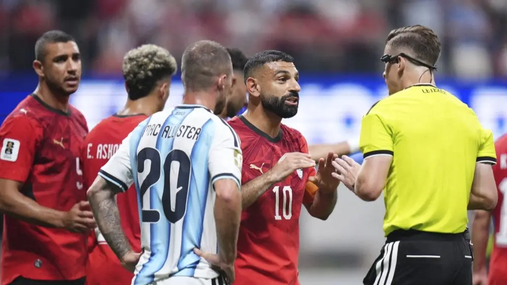 Polémica Mundial: el gol anulado a Egipto a través del VAR por una falta previa a favor de Argentina; mirá el video