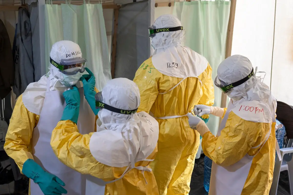 Comenzó el primer ensayo clínico para evaluar la eficacia de un antiviral contra el ébola, anunció la OMS
