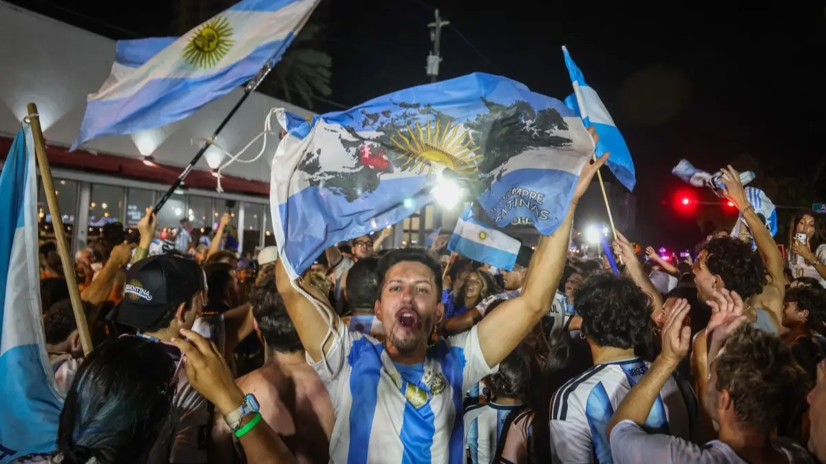 Hinchas argentinos no podrán ingresar al partido con Inglaterra con banderas, camisetas o cualquier objeto que aluda a las Malvinas