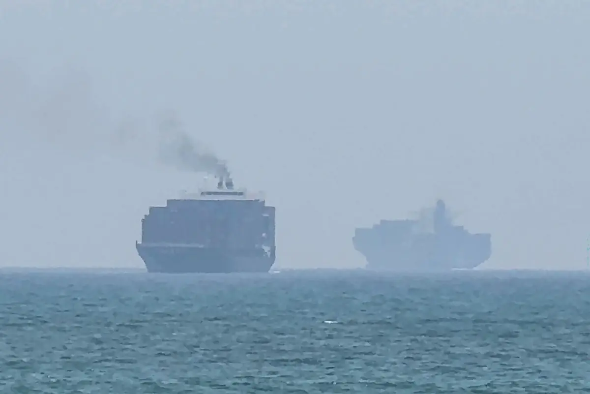 Irán cerró el estrecho de Ormuz "hasta nuevo aviso" y bombardeó países del Golfo en respuesta a ataques de Estados Unidos