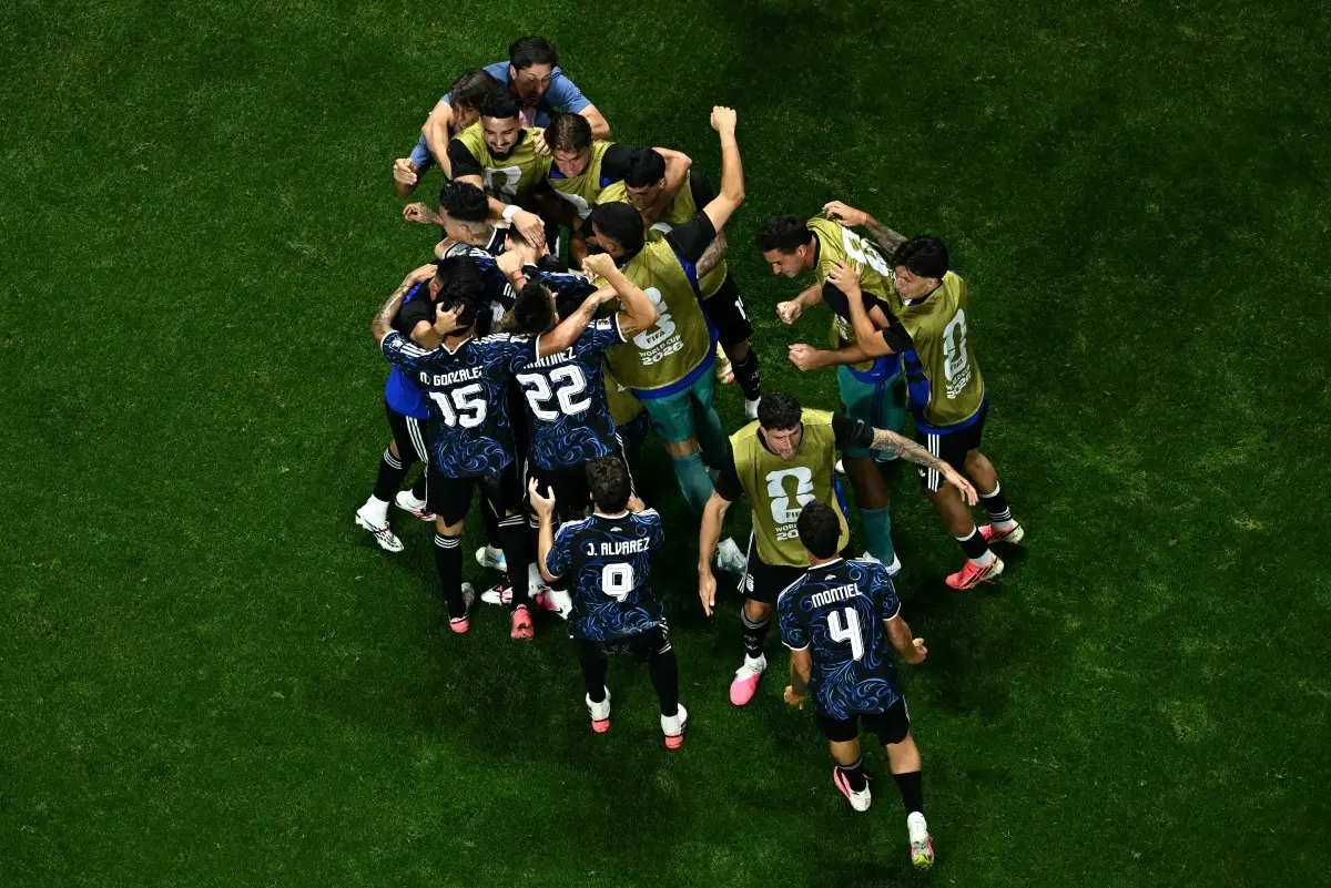 En siete minutos, Argentina lo dio vuelta y le ganó 2 a 1 a Inglaterra por la segunda semifinal del Mundial