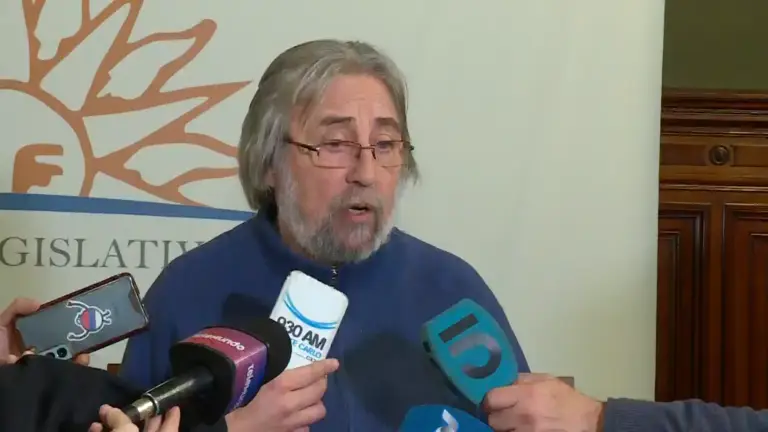 Senador socialista impulsa proyecto para que padres puedan asistir a actos escolares de sus hijos con hasta ocho horas laborales pagas