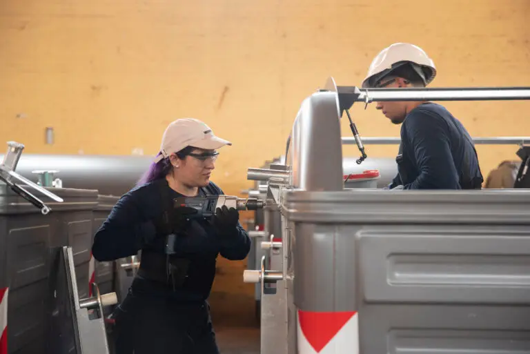 IMM instalará contenedores de basura con 'llave digital' de acceso: solo los podrán usar los vecinos del barrio donde esté el recipiente