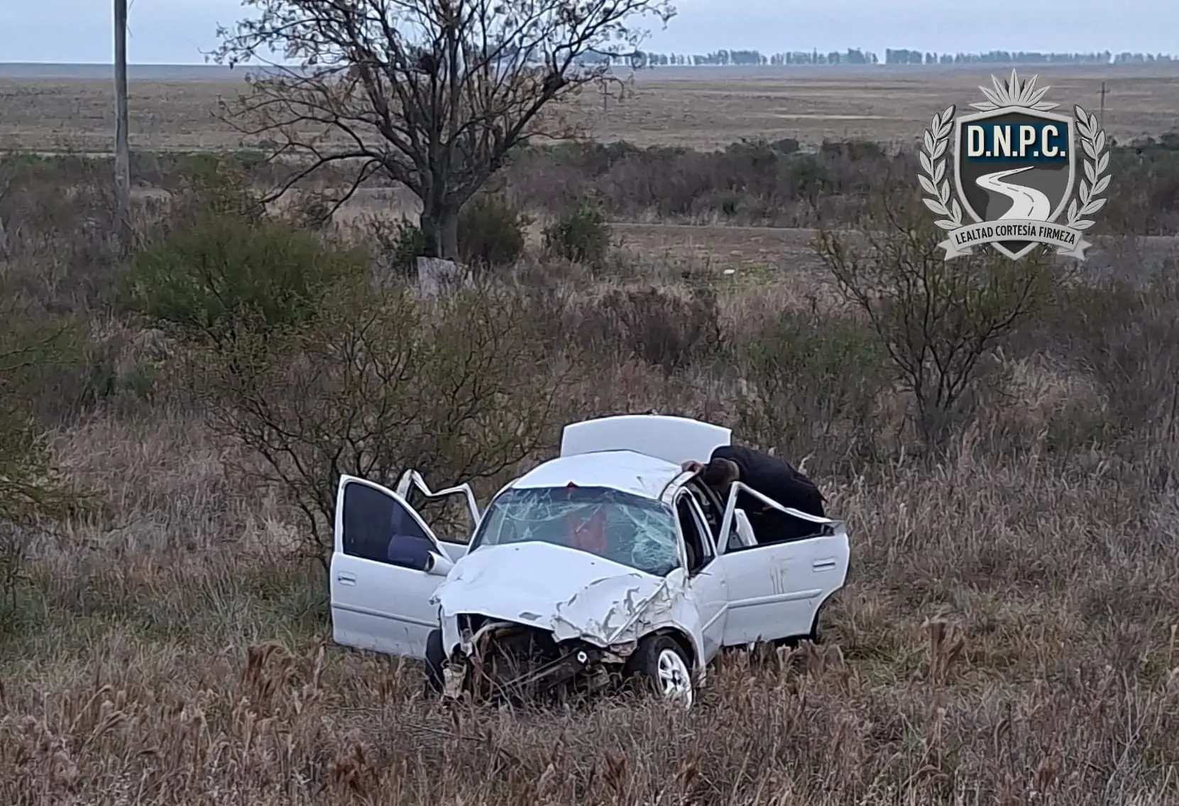 Murió un hombre y otras tres personas resultaron lesionadas tras el despiste y vuelco de un auto en Artigas