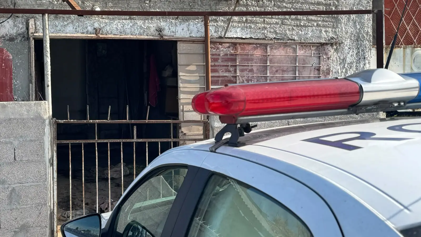 Policía investiga el hallazgo del cuerpo desmembrado de un hombre que fue comido por sus perros en una casa de Casavalle