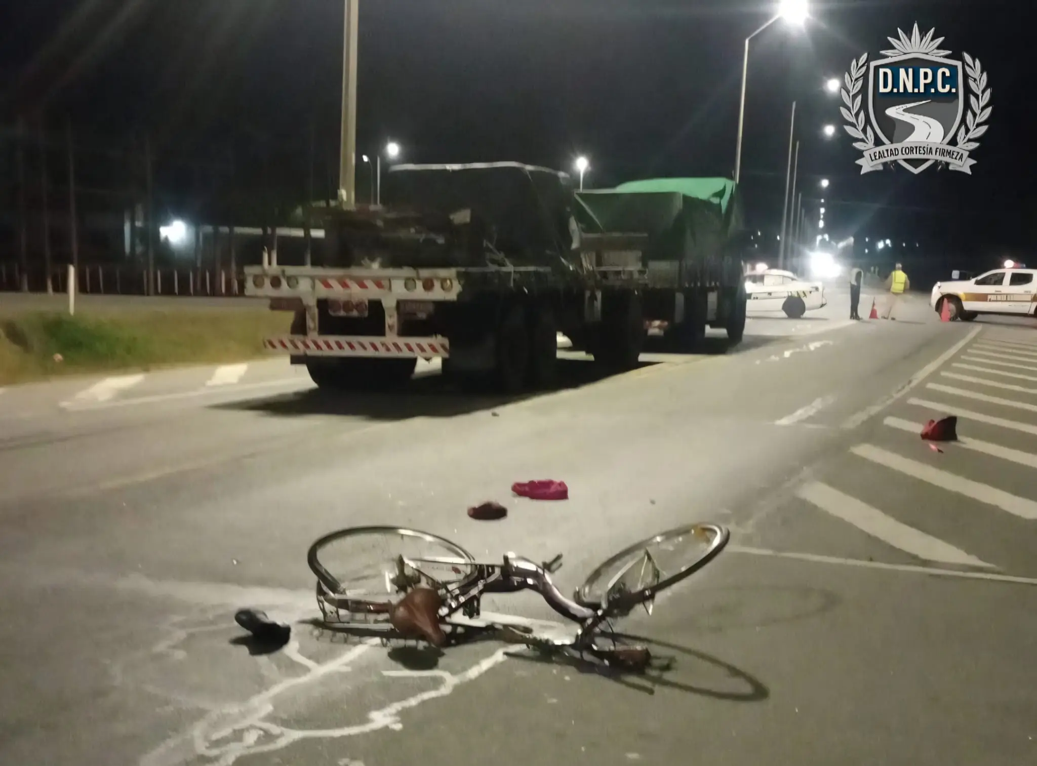 Una mujer de 54 años que iba en bicicleta se encuentra grave tras haber sido atropellada por un camión en la ruta 3