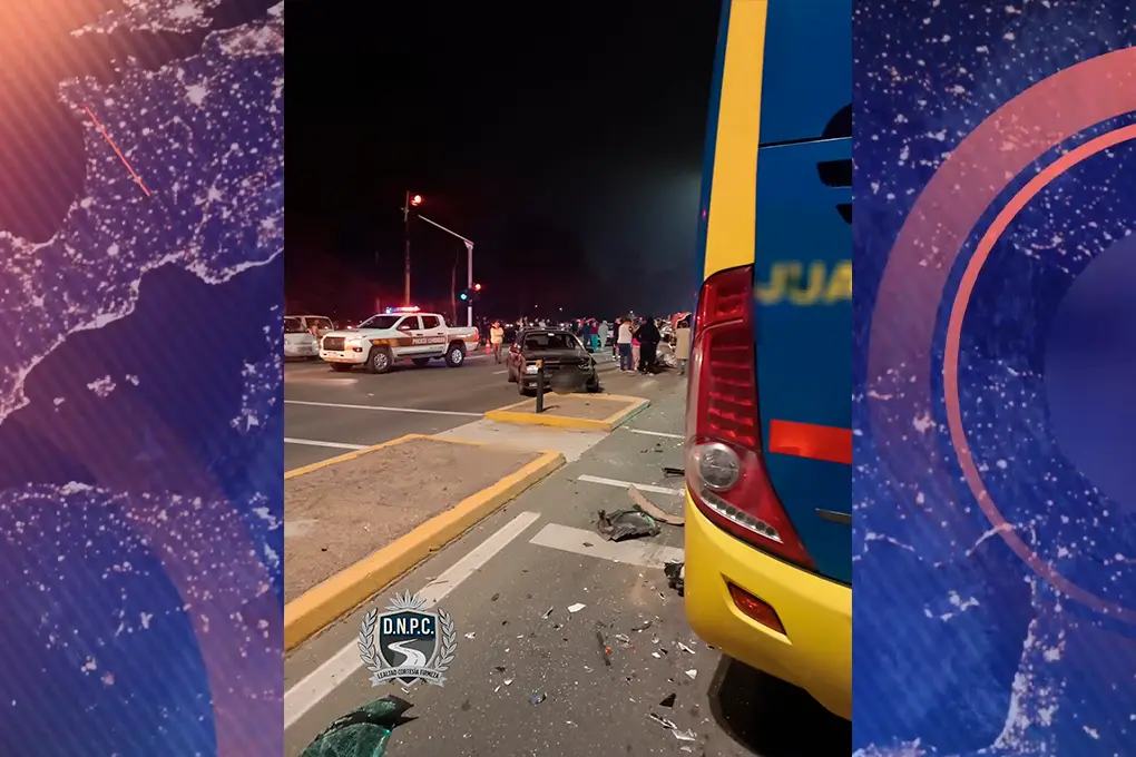 Tres jóvenes murieron tras un triple choque entre dos autos y un ómnibus en la ruta 6, en Canelones
